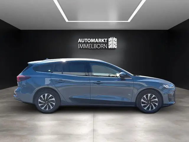 Ford Focus view 11