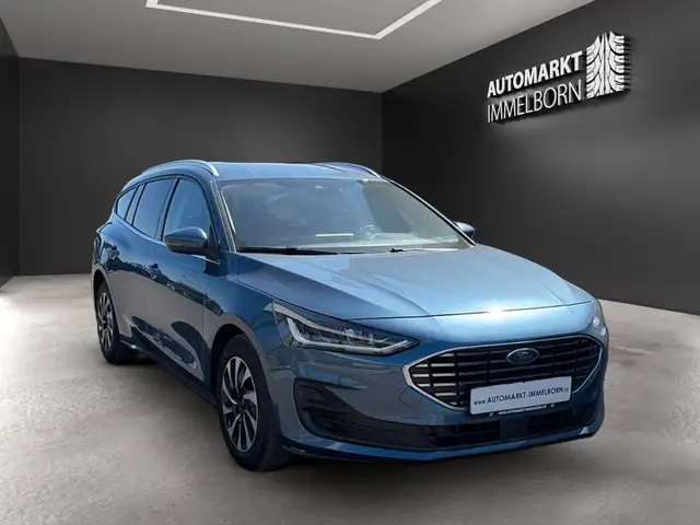 Ford Focus view 2