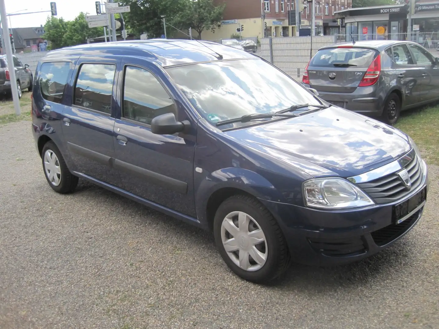Dacia Logan Ambiance-1 HD-ZV-Tüv neu-RAUMWUNDER Blue - 1