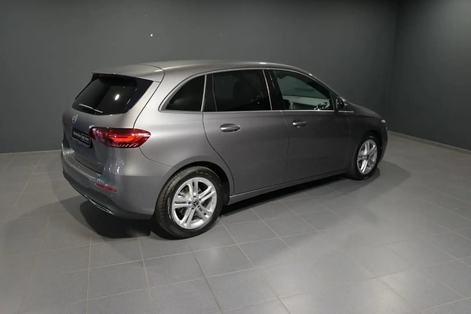 Mercedes-Benz B 180 AHK AUT Fernlichtass. Kam. KlimaA LED LM Grau - 2
