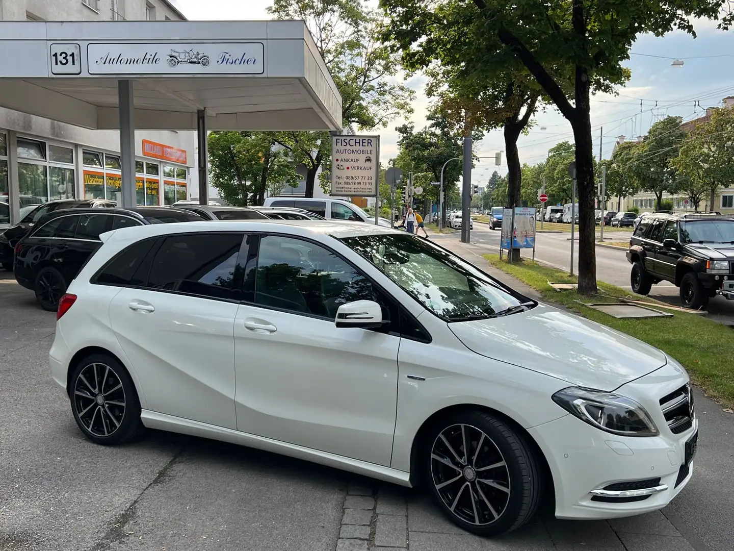 Mercedes-Benz B 200 Edition+1.Hd/Sportpaket/Leder/Kamera/Xenon/COMAND+ Weiß - 1