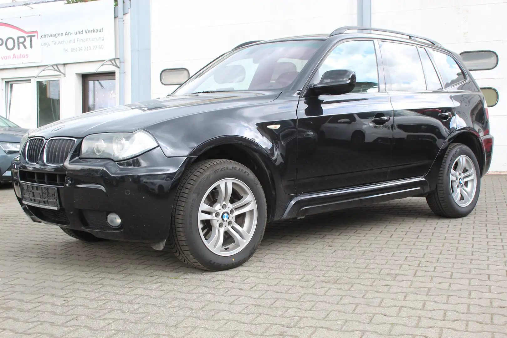 BMW X3 xDrive 20d M Paket Schwarz - 1
