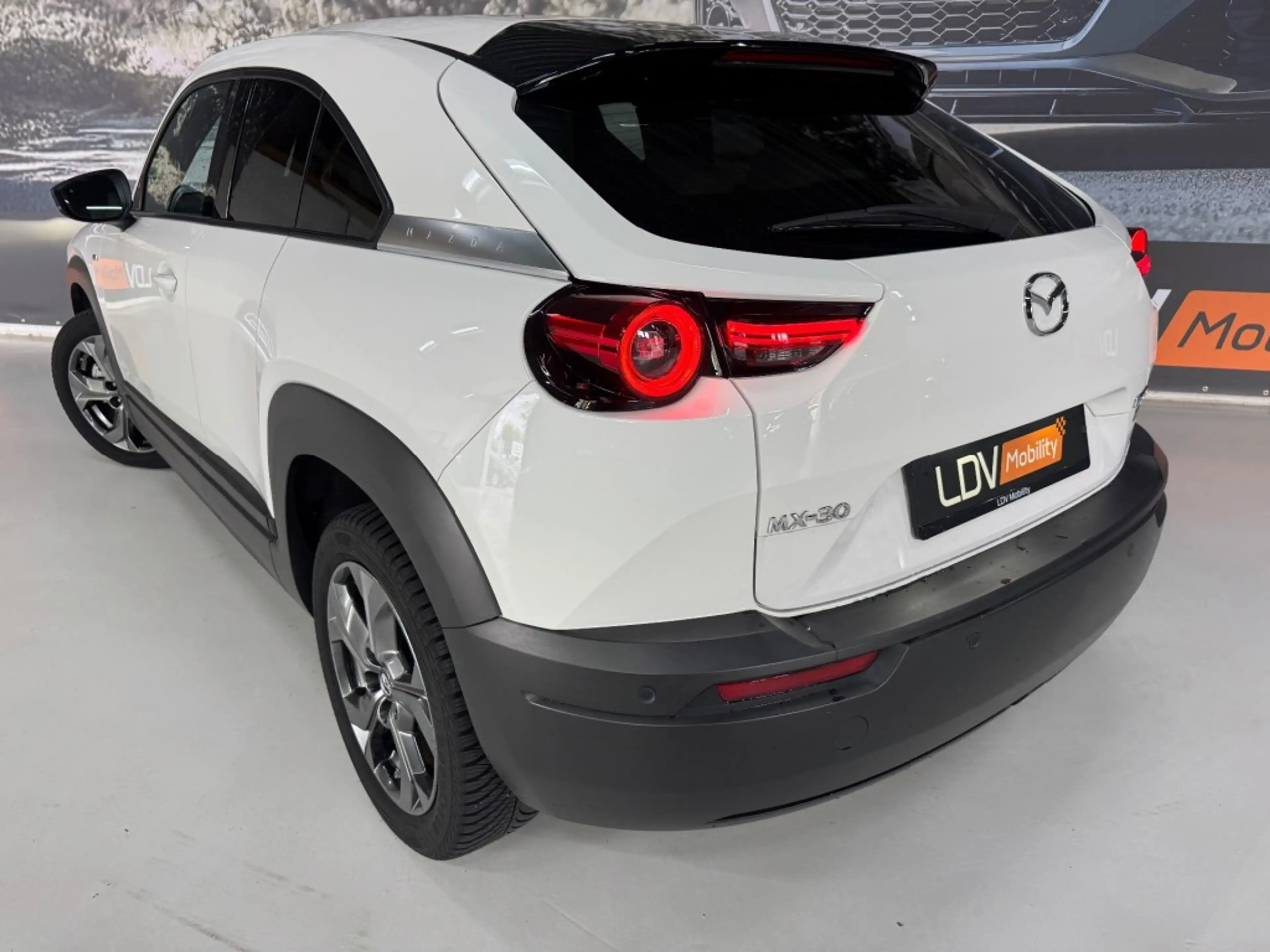 Mazda MX-30 e-SkyActiv EV 145 Advantage 36 kWh — photo 9