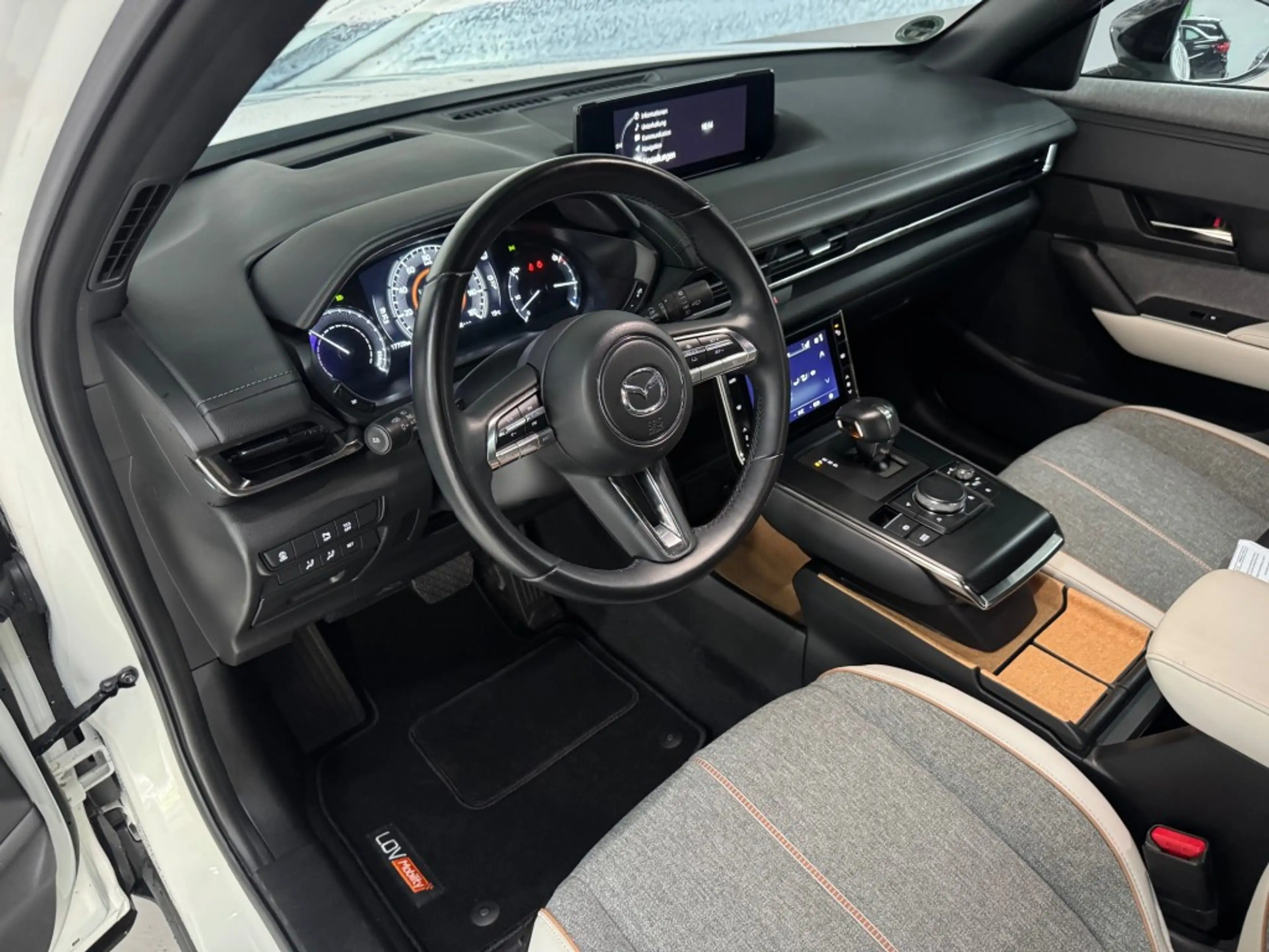 Mazda MX-30 e-SkyActiv EV 145 Advantage 36 kWh — photo 8
