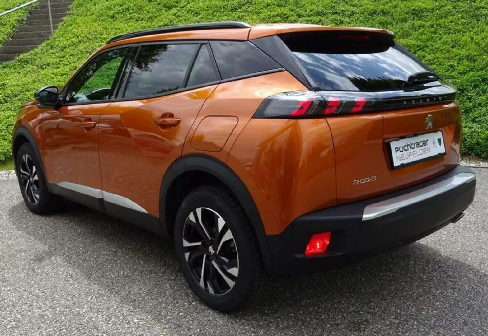 Peugeot 2008 BlueHDi 130 Allure EAT8 Orange - 2