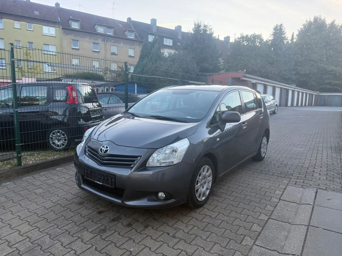 Toyota Verso Life TÜV NEU*AUTOMATIK*2.HAND Grau - 1