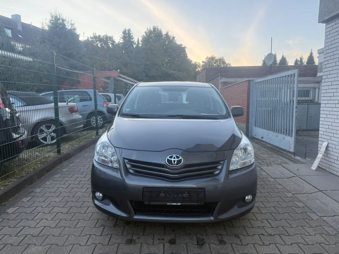 Toyota Verso Life TÜV NEU*AUTOMATIK*2.HAND Grau - 2