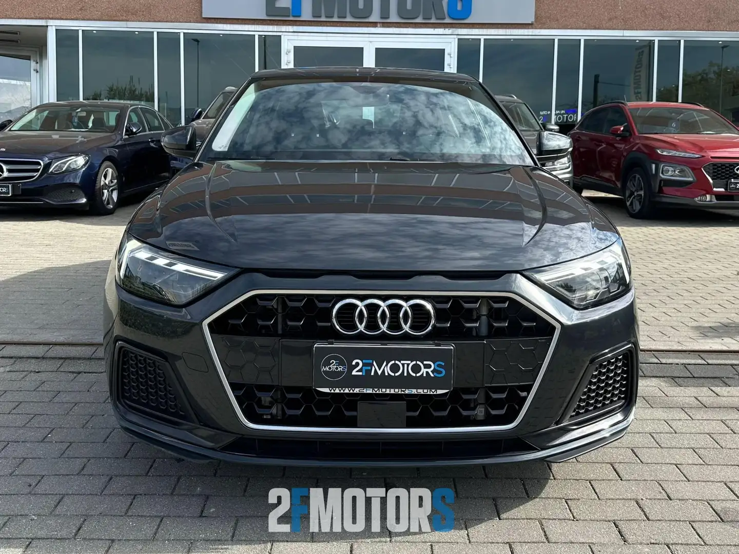 Audi A1 Sportback 30 1.0 tfsi Admired Grau - 2