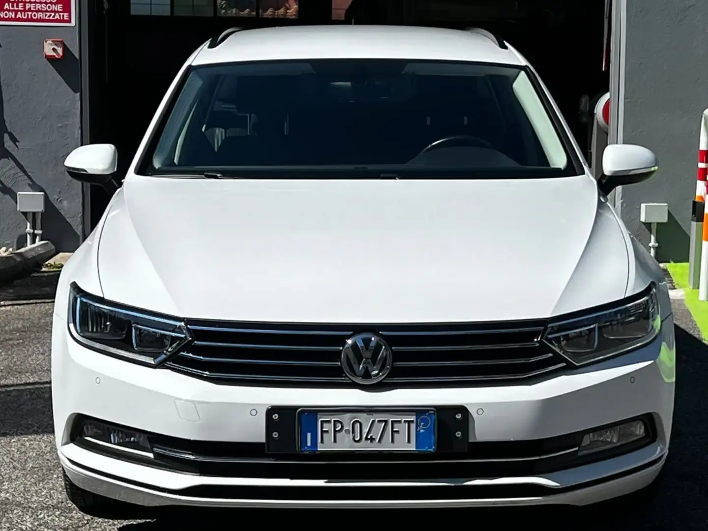 Volkswagen Passat Variant 1.6 tdi Business (businessline) 120cv dsg White - 1