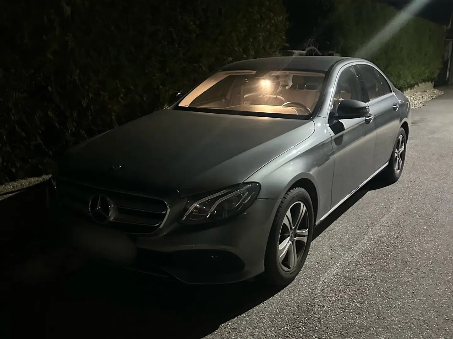 Mercedes-Benz E 200 d Avantgarde Aut. Grau - 1