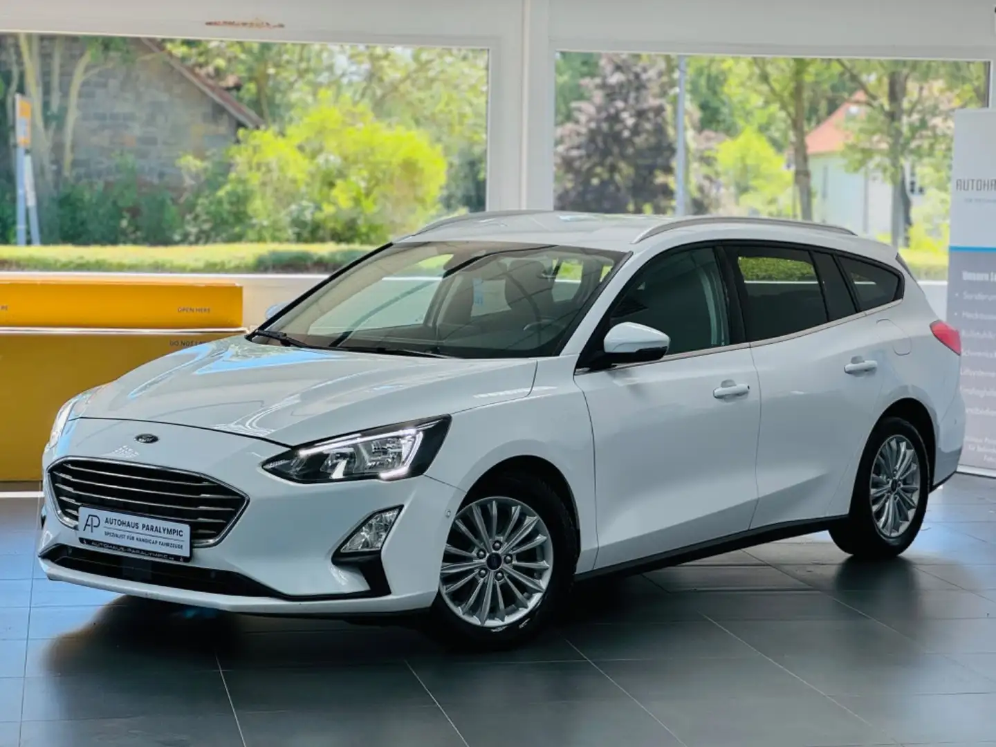 Ford Focus Turnier Titanium *KAM*NAVI*B&O*TEMPOM Weiß - 2