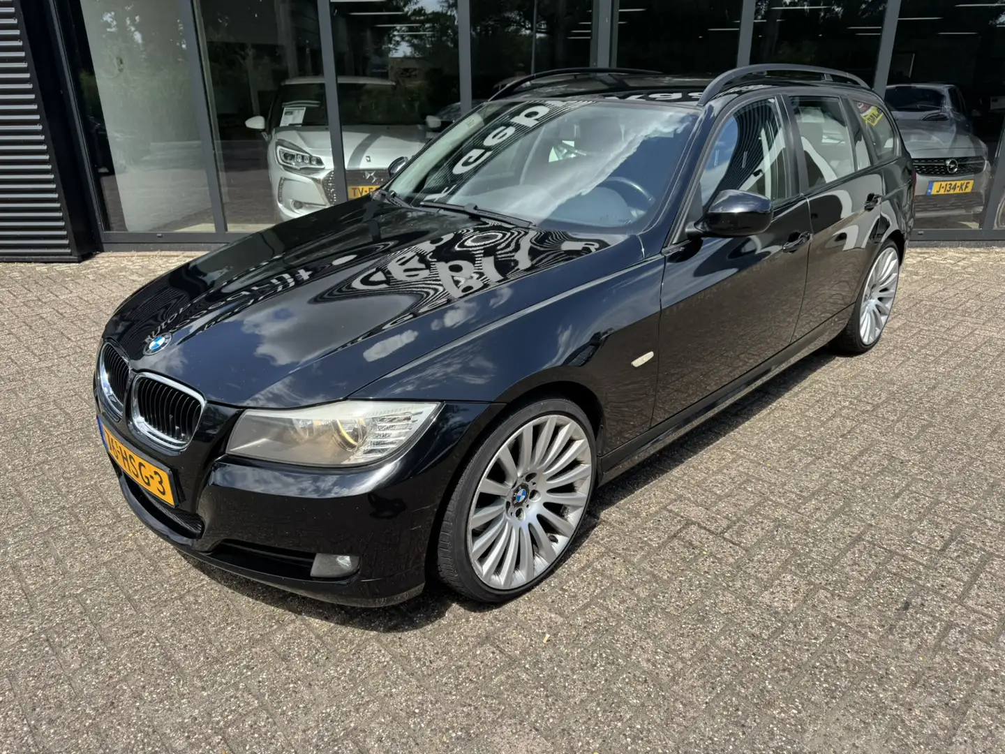 BMW 318 3-serie Touring 318d Corporate Lease Business Line Zwart - 2