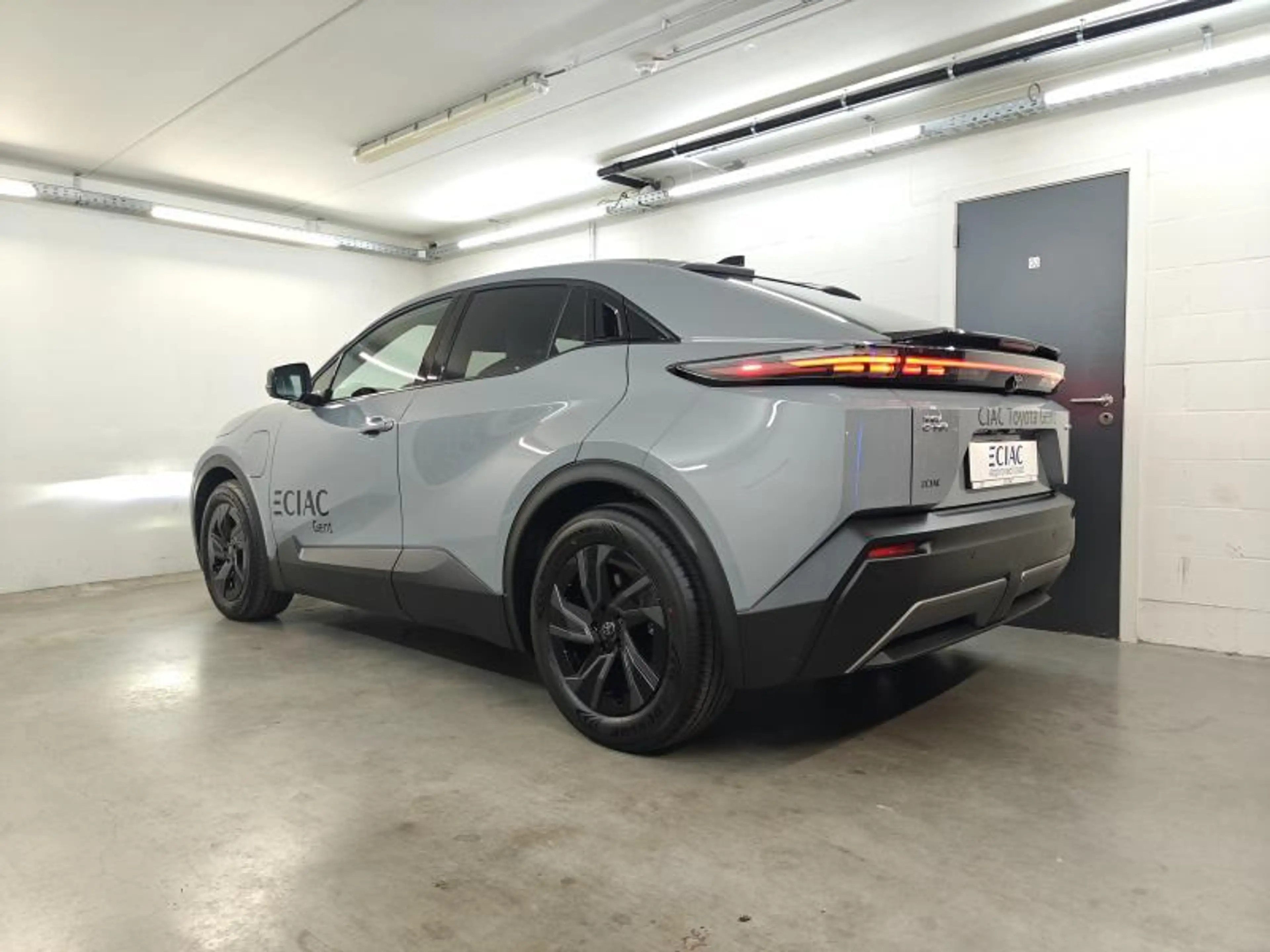 Toyota C-HR+ Business — photo 6