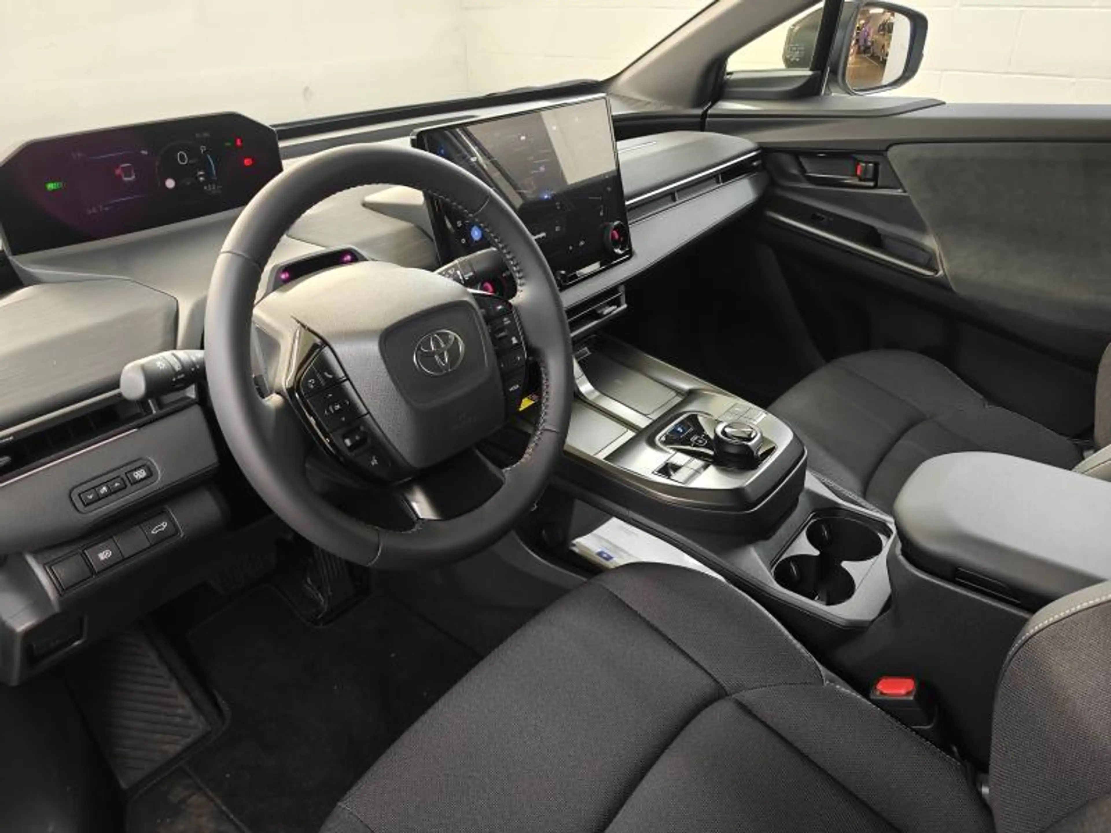Toyota C-HR+ Business — photo 4