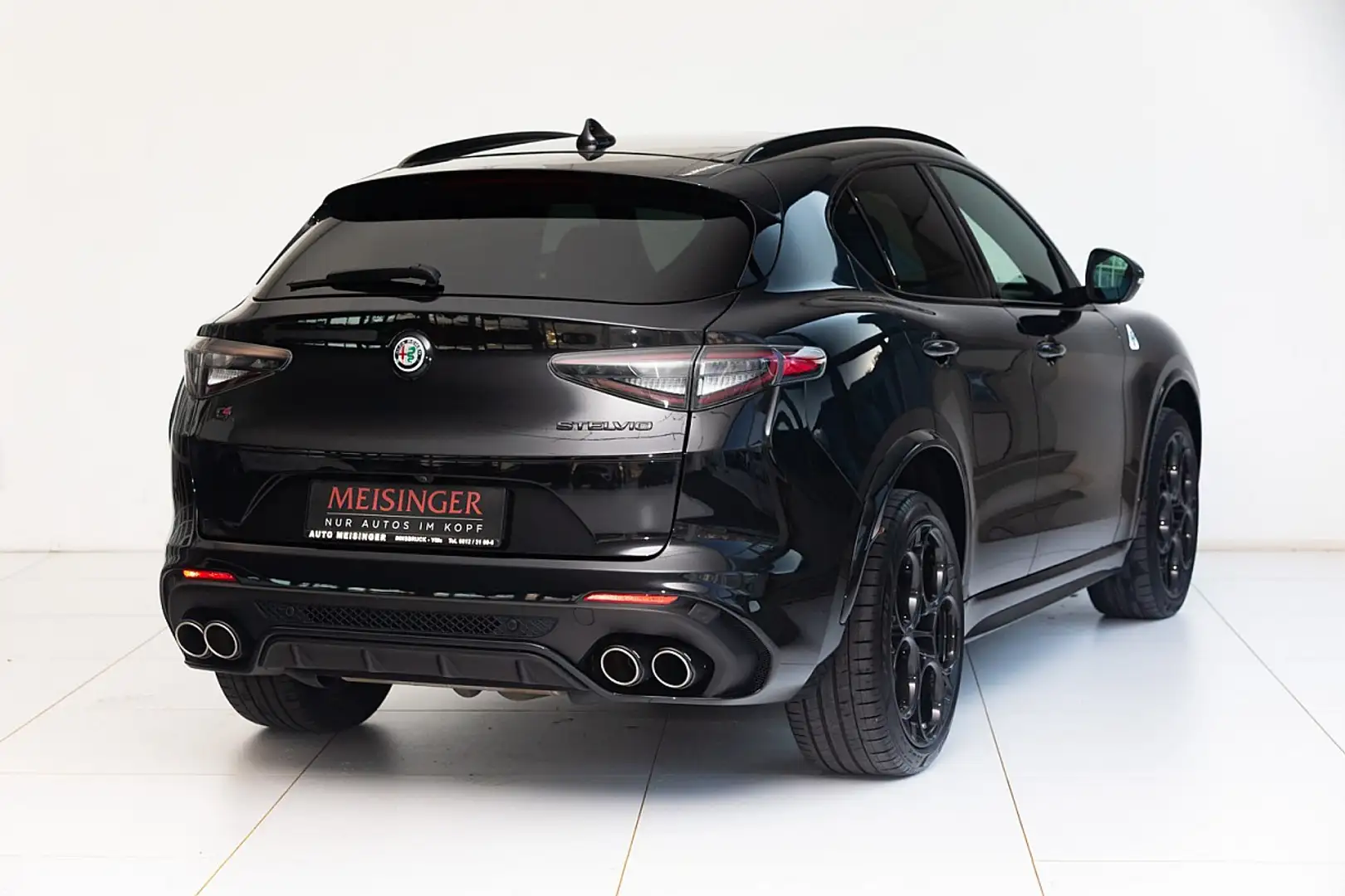 Alfa Romeo Stelvio Quadrifoglio 2,9 V6 ATX AWD Schwarz - 2