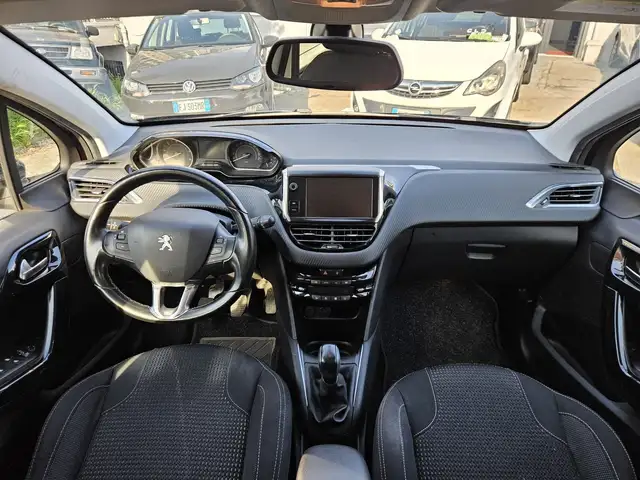 Peugeot 208 view 8