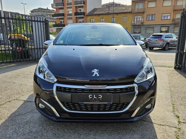 Peugeot 208 view 2