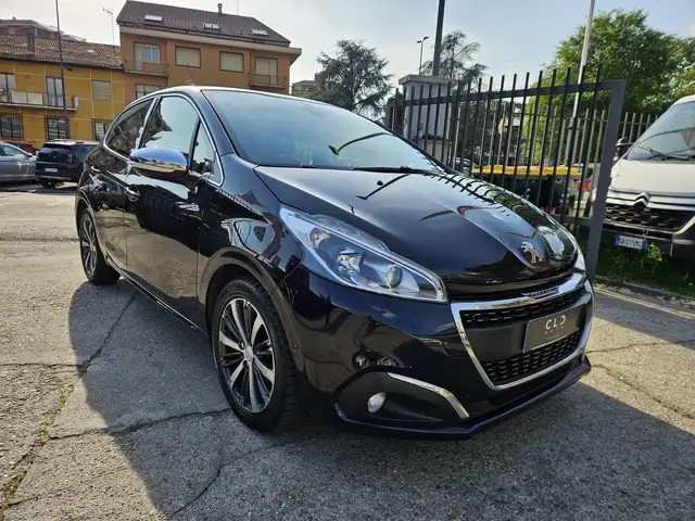 Peugeot 208 view 3