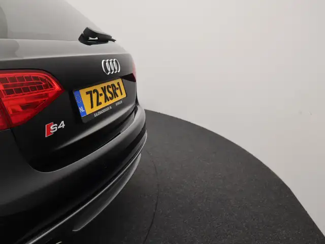 Audi A4 view 5