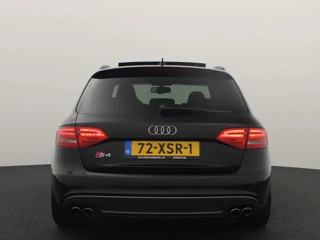 Audi A4 view 4