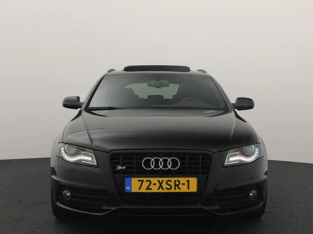 Audi A4 view 24