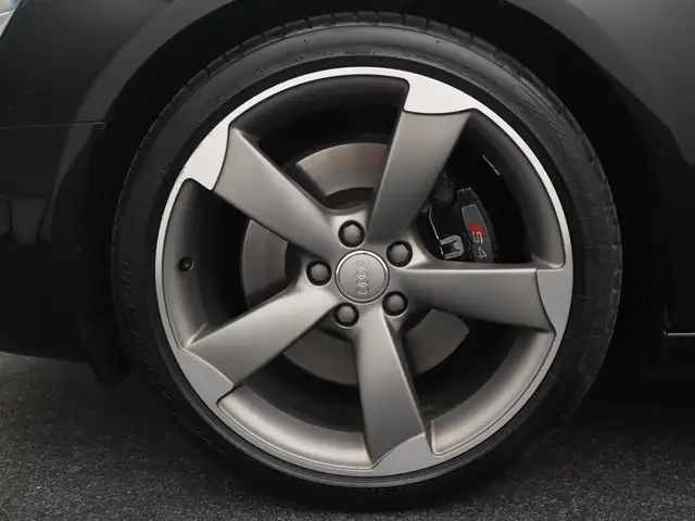 Audi A4 view 6
