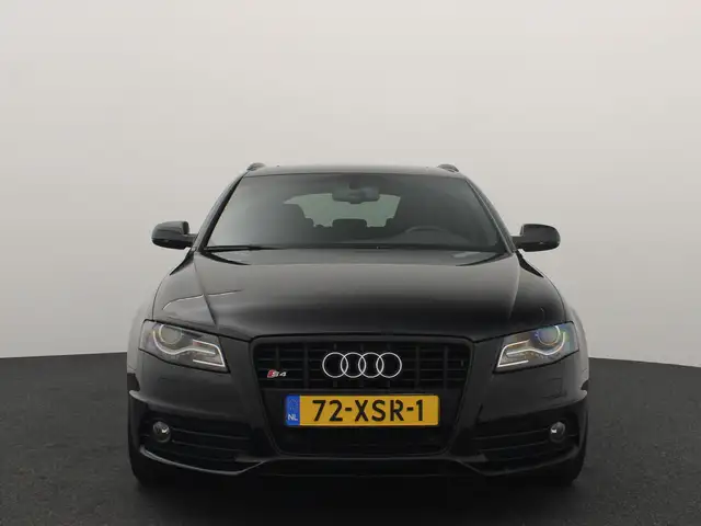 Audi A4 view 23