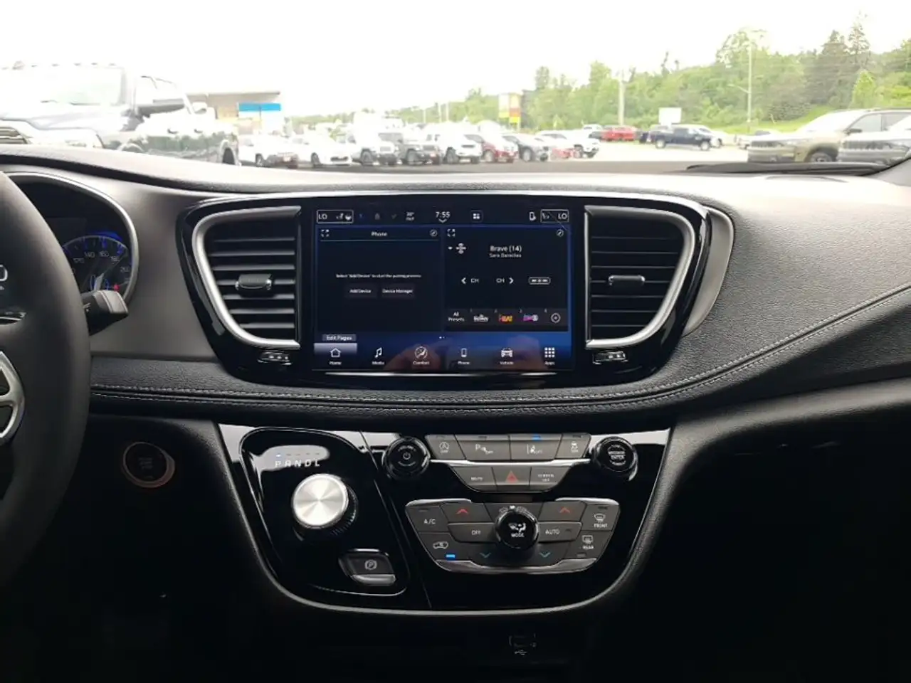 Chrysler Pacifica снимка Chrysler Pacifica