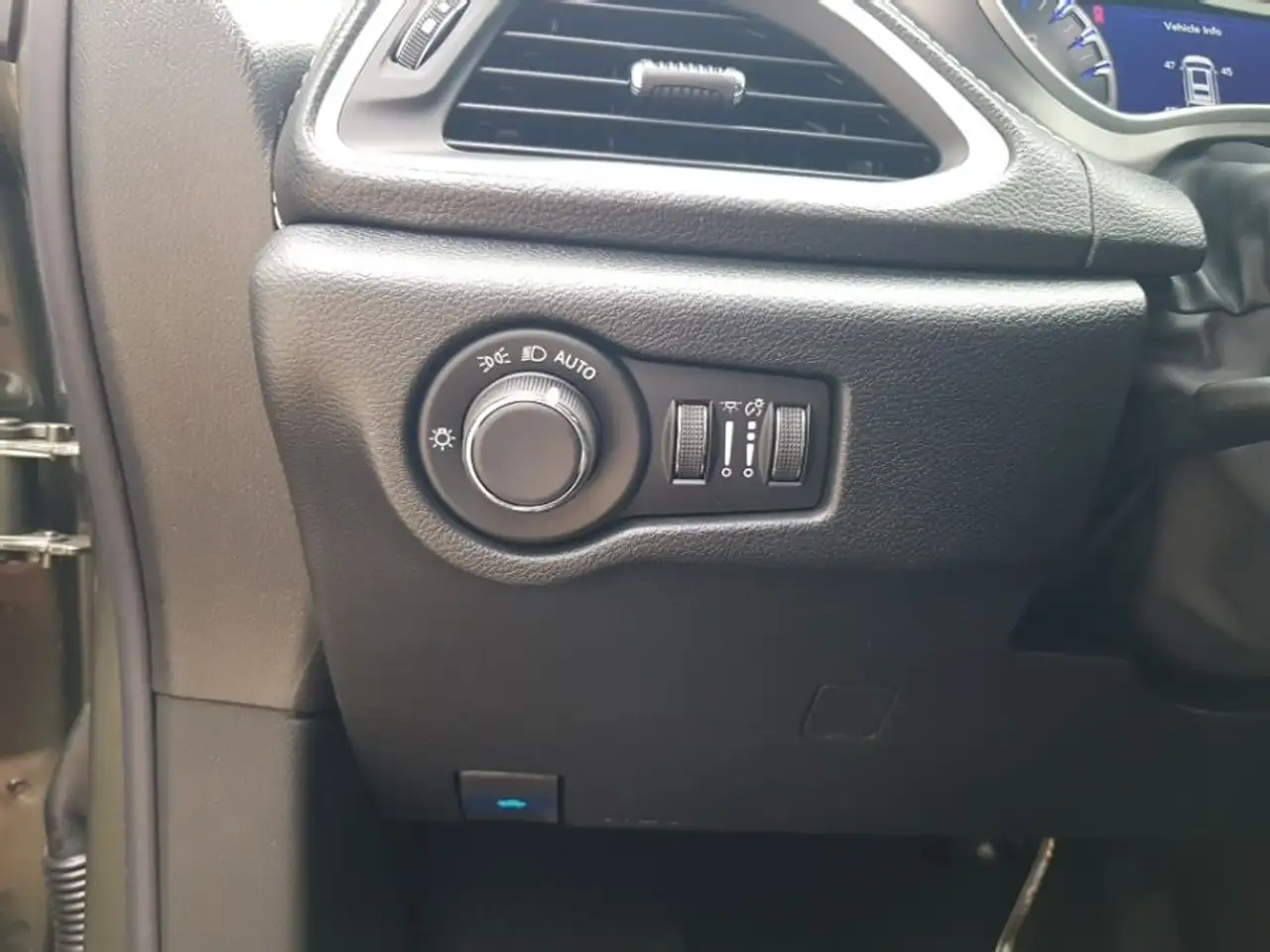 Chrysler Pacifica снимка Chrysler Pacifica