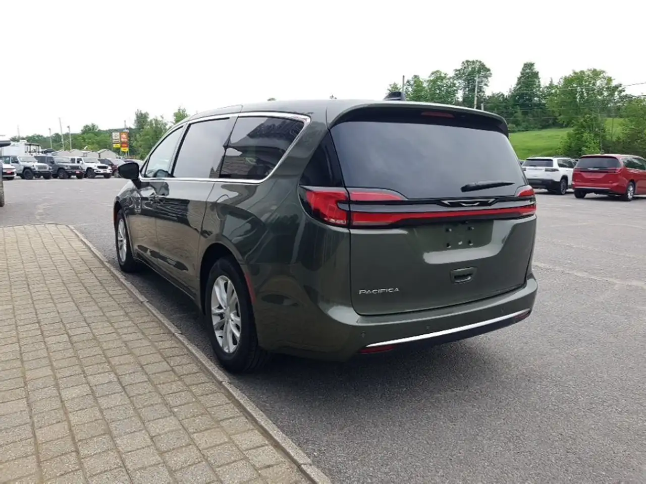 Chrysler Pacifica снимка Chrysler Pacifica