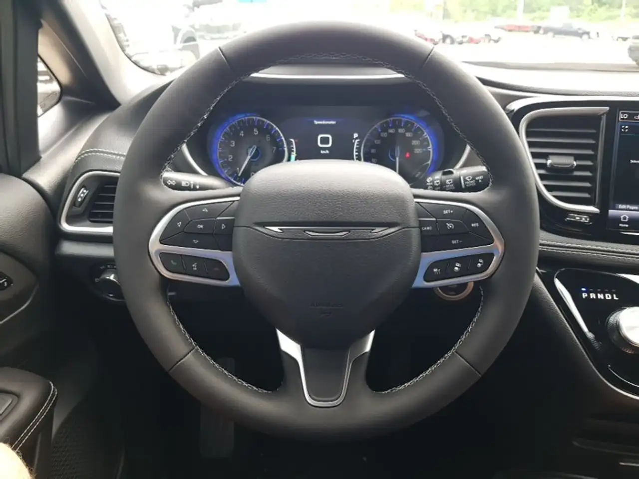 Chrysler Pacifica снимка Chrysler Pacifica
