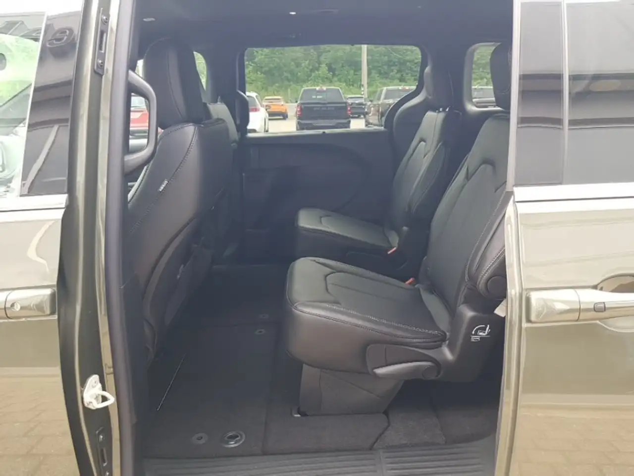 Chrysler Pacifica снимка Chrysler Pacifica