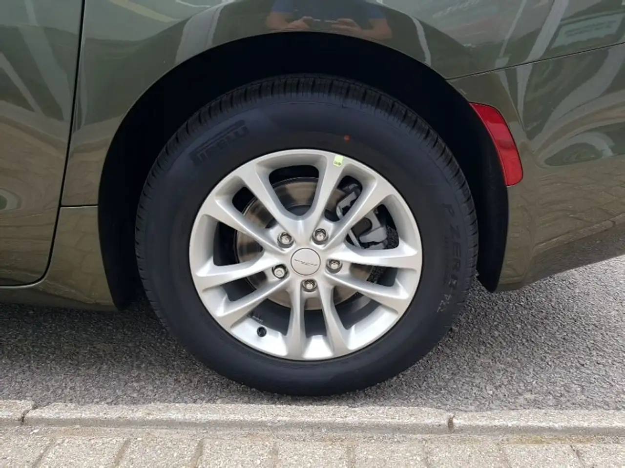 Chrysler Pacifica снимка Chrysler Pacifica