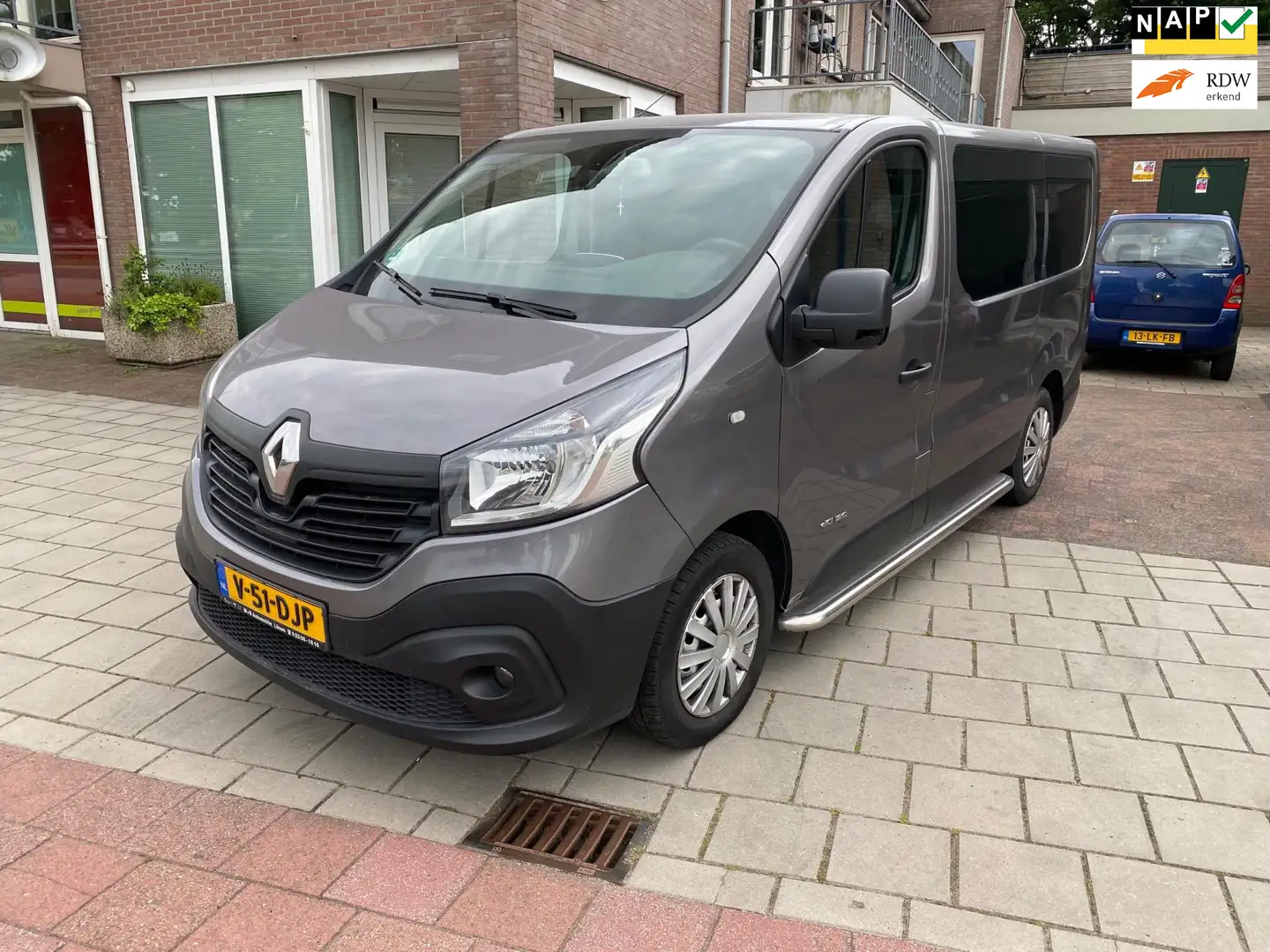 Renault Trafic 1.6 dCi T29 L1H1 Comfort nieuwe apk navi el ramen Grijs - 1