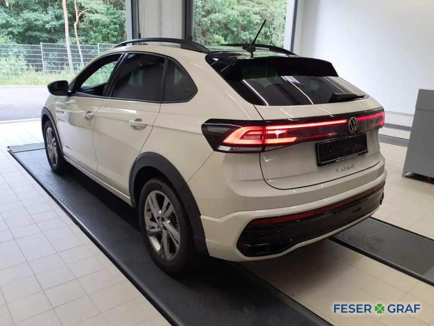 Volkswagen Taigo R-Line 1.5 TSI DSG KAMERA*BLACK*NAVI Grau - 2