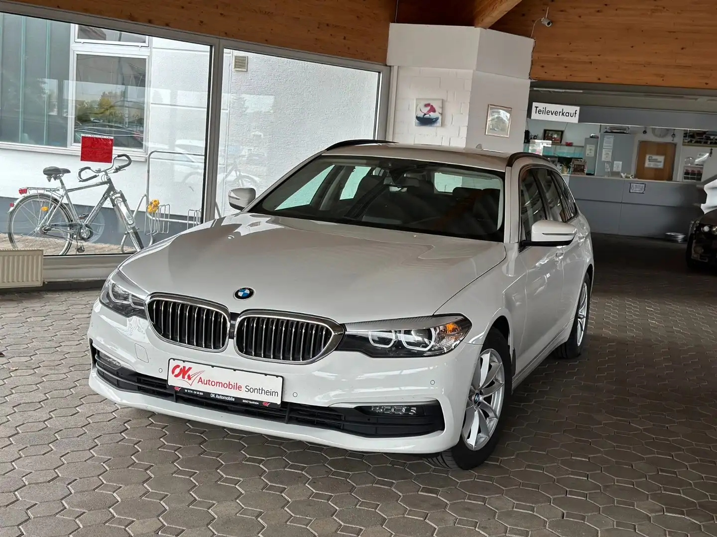 BMW 520 d Touring*Temp*SHZ*PDC*Nav*LED*AHK*Kamera Weiß - 1