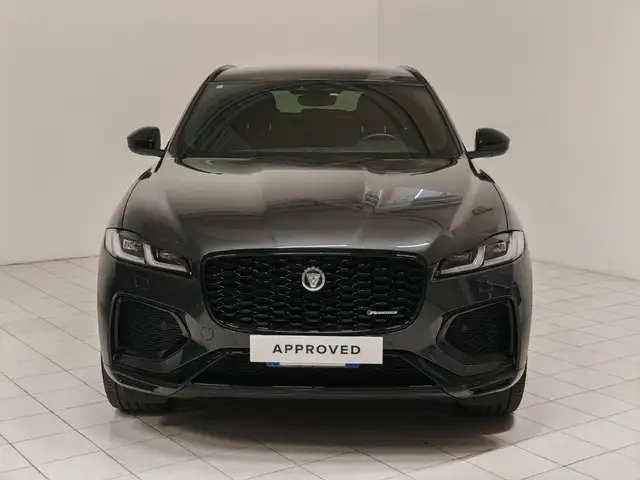 Jaguar F-Pace view 8