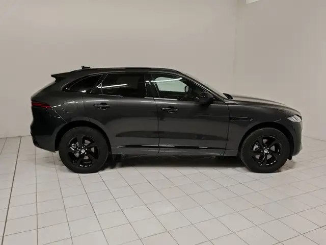 Jaguar F-Pace view 6
