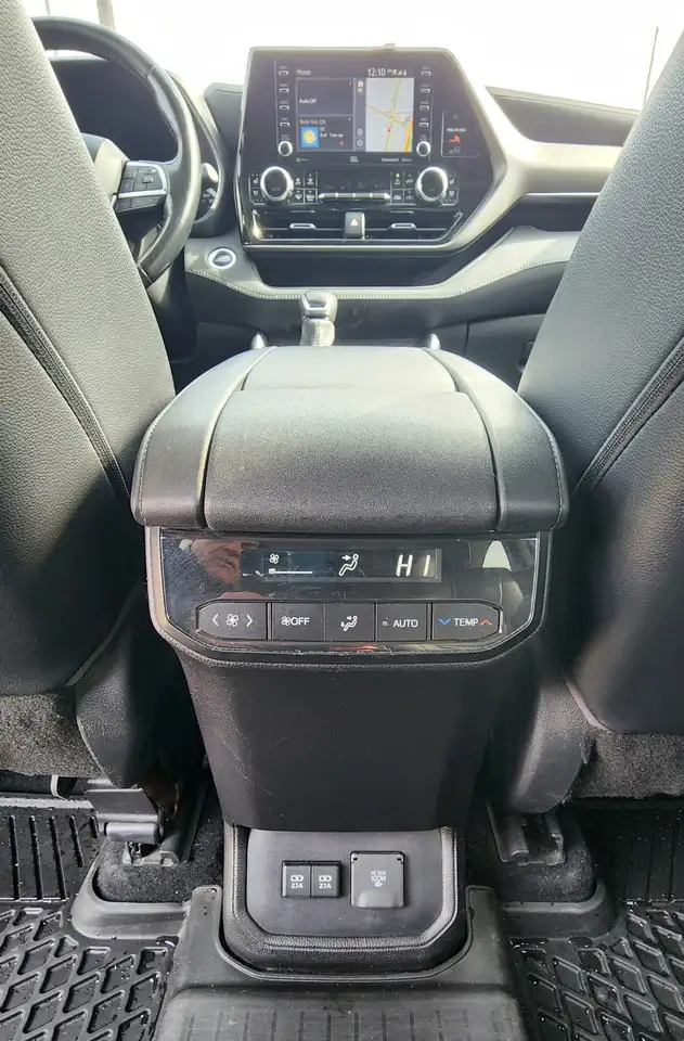 Toyota Highlander снимка Toyota Highlander