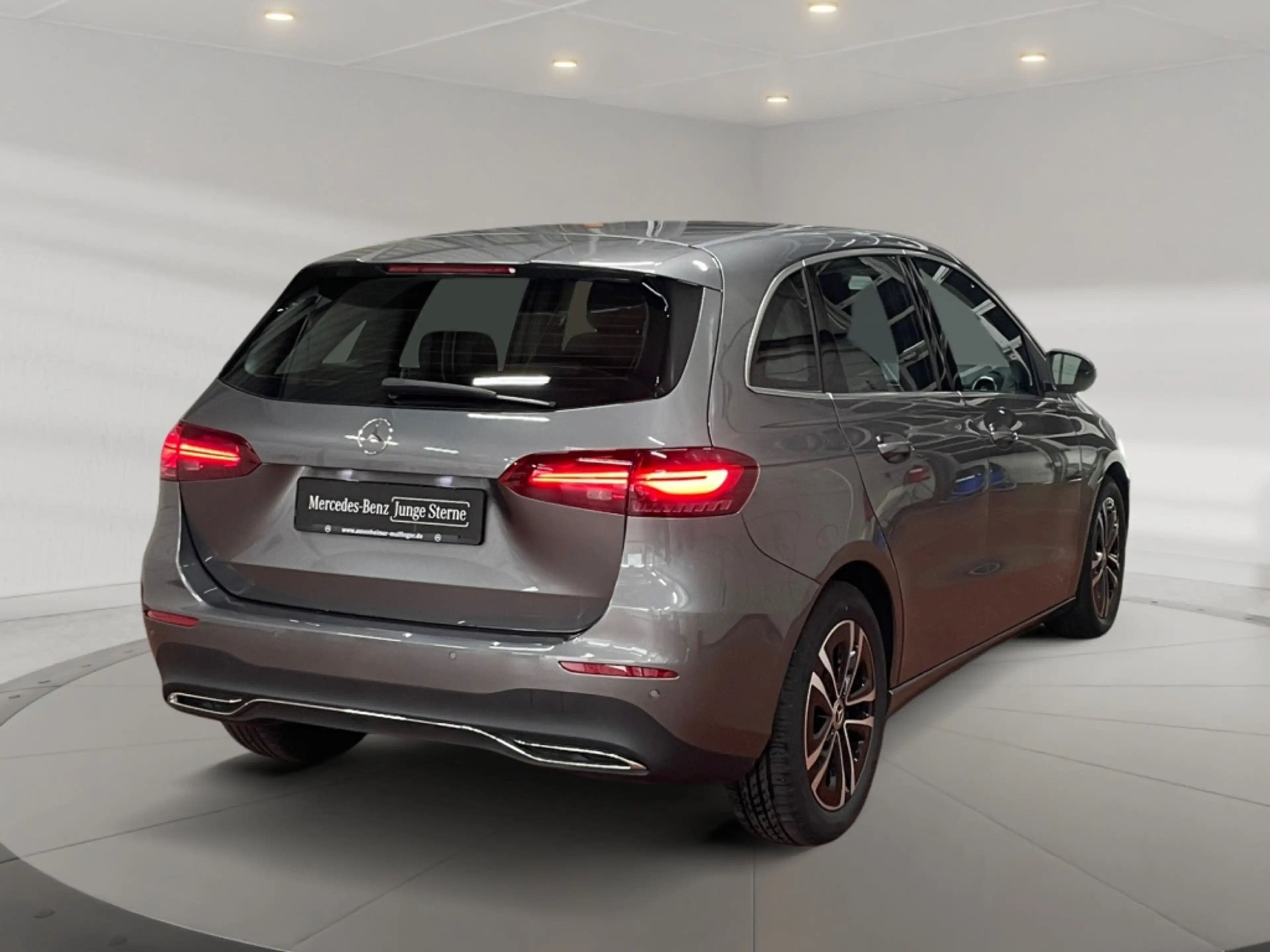 Mercedes-Benz B 220 4matic Progressive MBUX+Progressive+AHK — photo 4