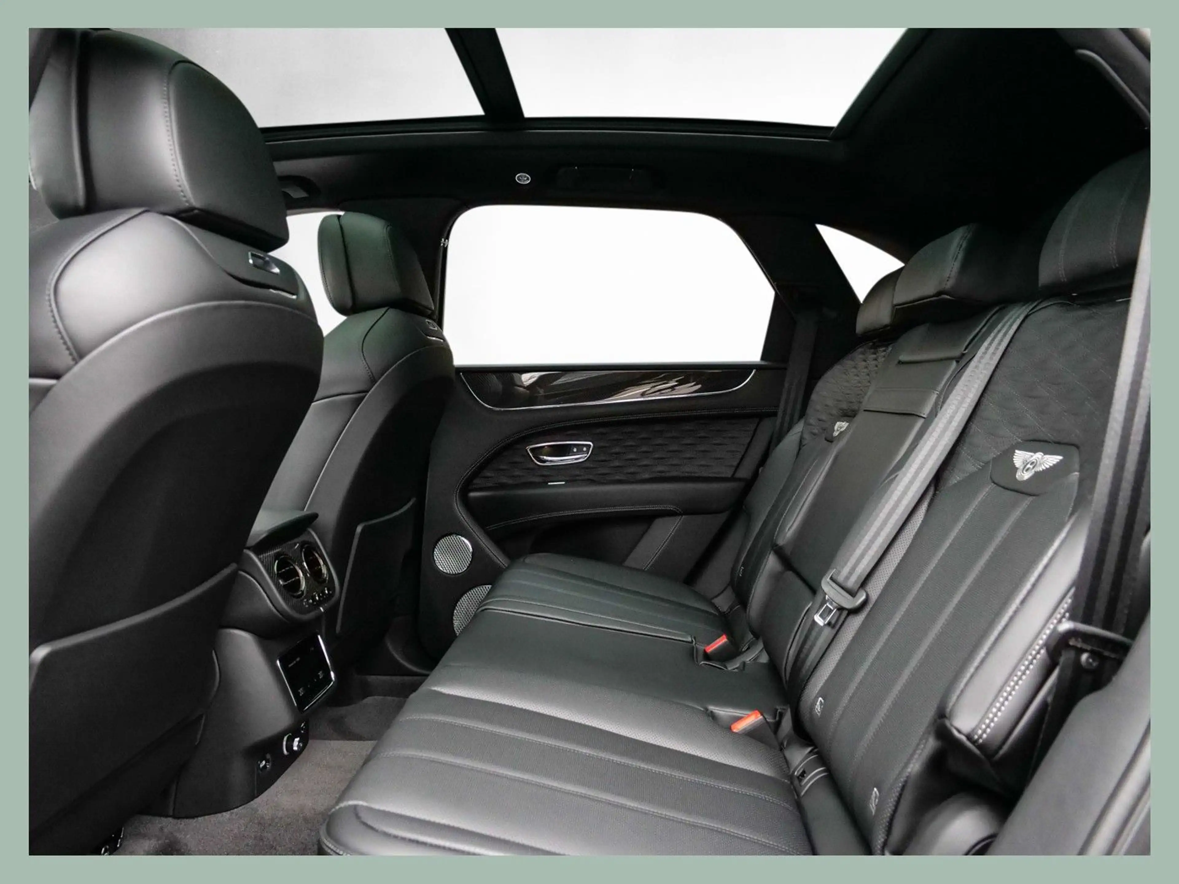 Bentley Bentayga Speed // BENTLEY DÜSSELDORF — photo 13