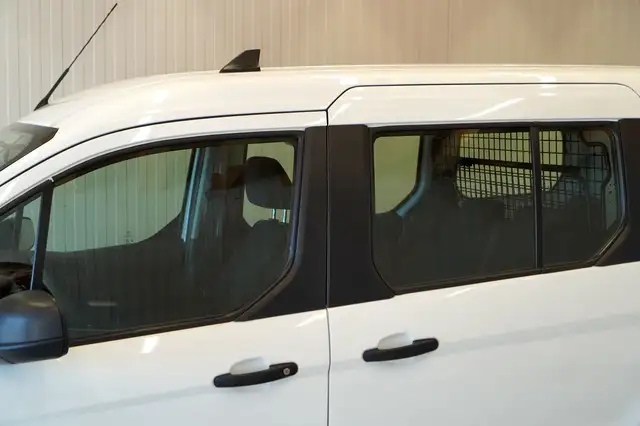 Ford Transit Connect view 12