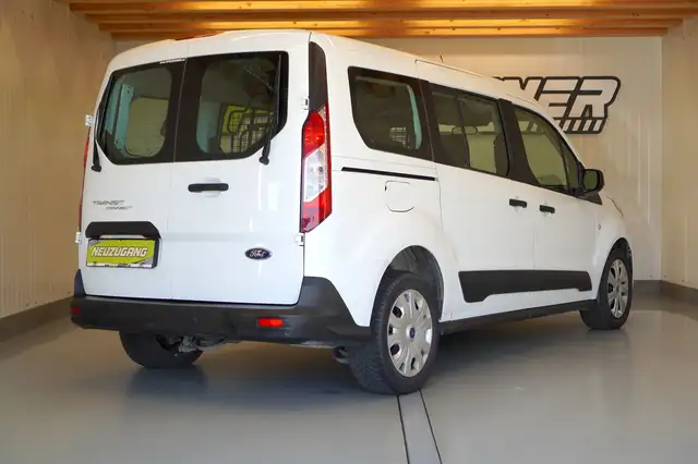 Ford Transit Connect view 4