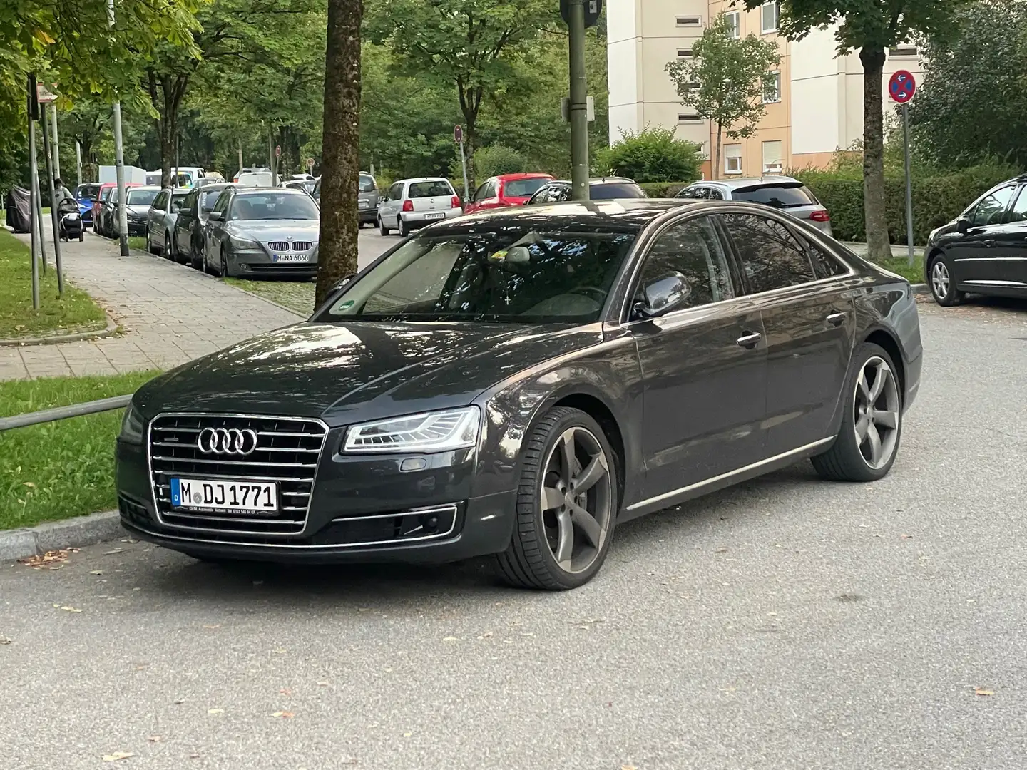 Audi A8 4.0 TFSI quattro Grau - 1