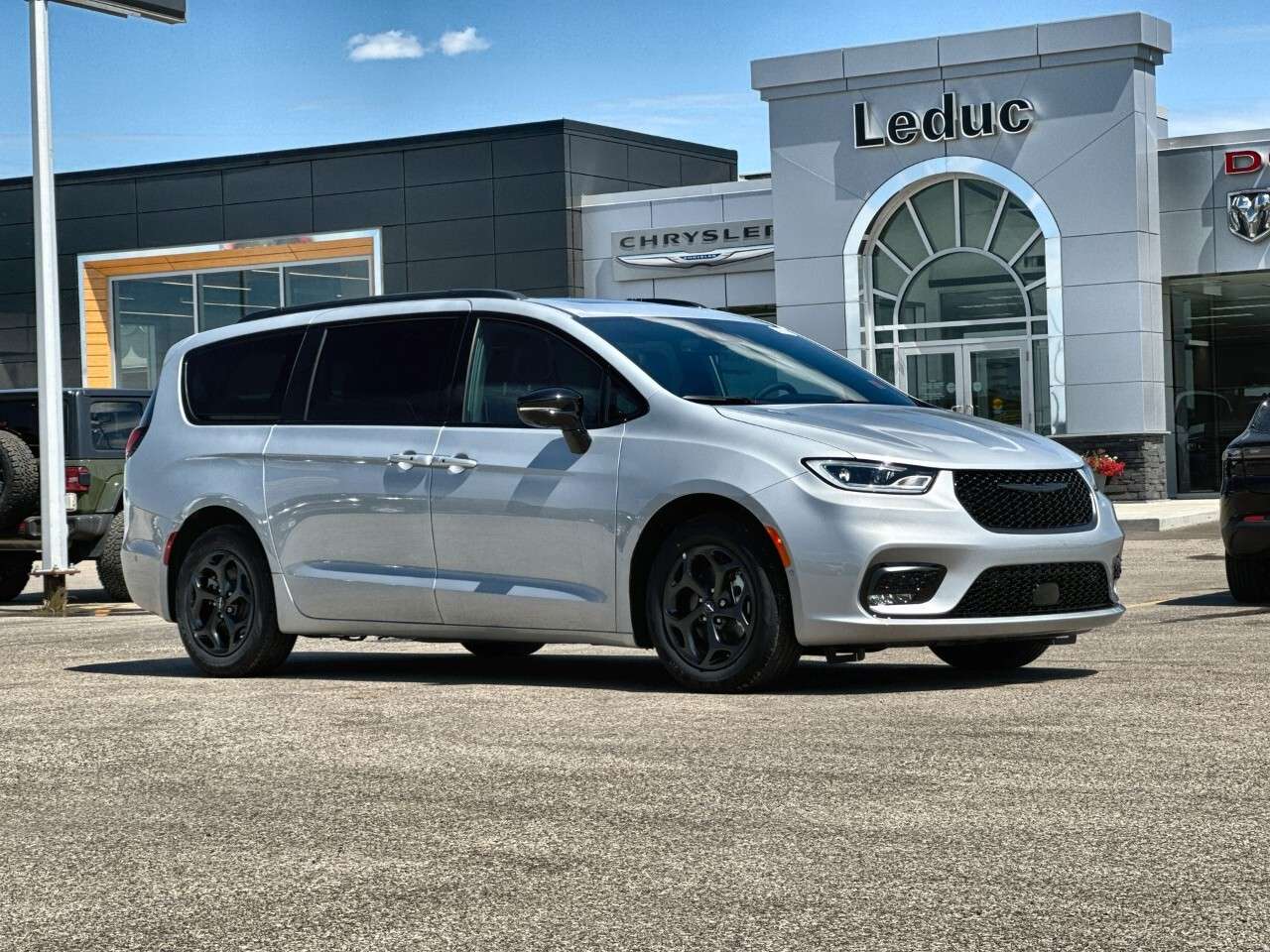 2024 Chrysler Pacifica Premium S Appearance 2WD
