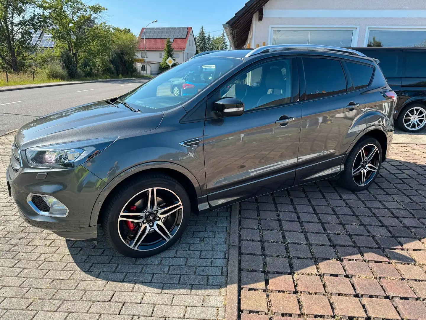 Ford Kuga ST-Line in absoluten Top Zustand Grau - 1