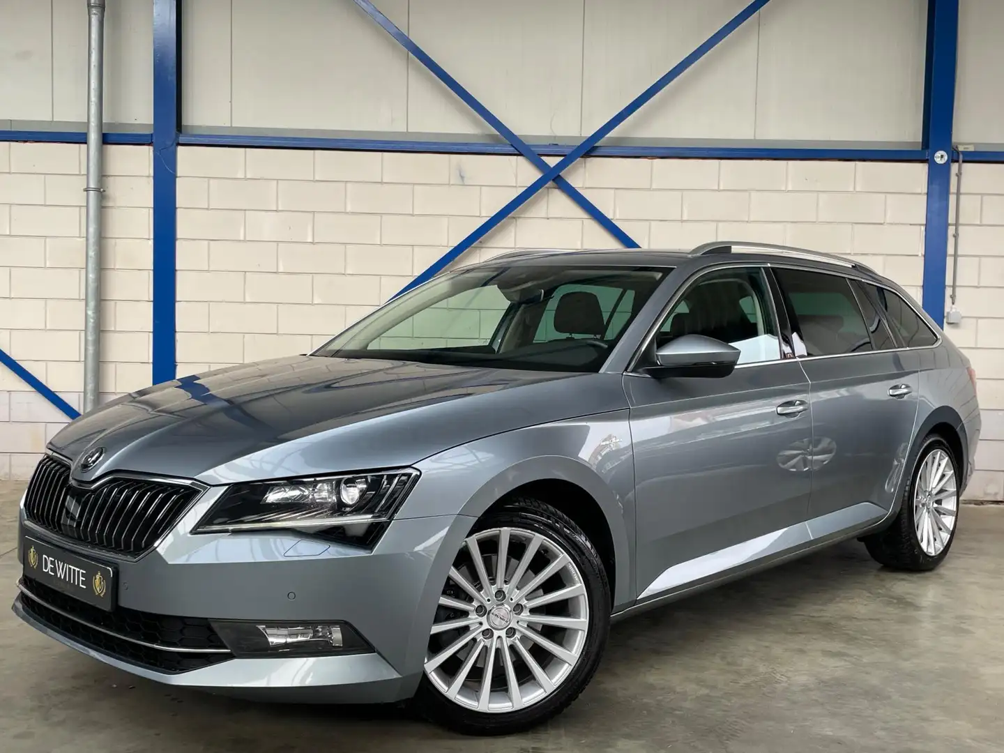 Skoda Superb Combi 1.8 TSI Laurin & Klement KEYLESS|LEDER|DSG Grijs - 1