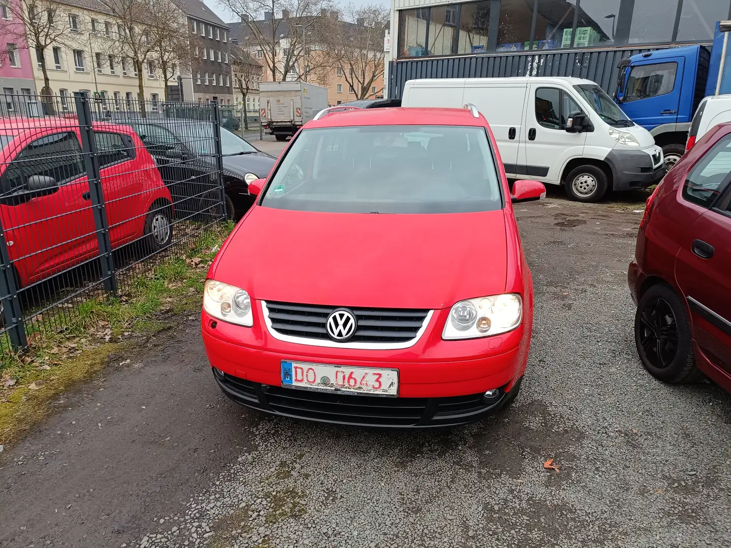 Volkswagen Touran Highline Opafahrzeug erst67000 TÜV neu Garantie Kırmızı - 1