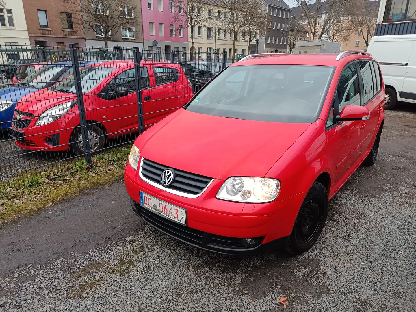 Volkswagen Touran Highline Opafahrzeug erst67000 TÜV neu Garantie Kırmızı - 2