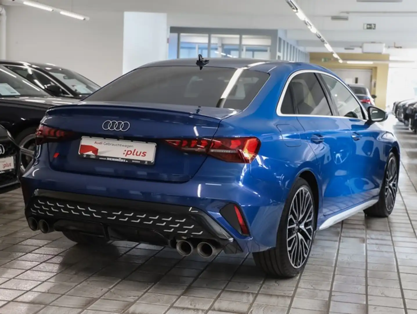 Audi S3 Limousine Akrapovic LM19 Pano Sonos HUD Matrix LED Blau - 2